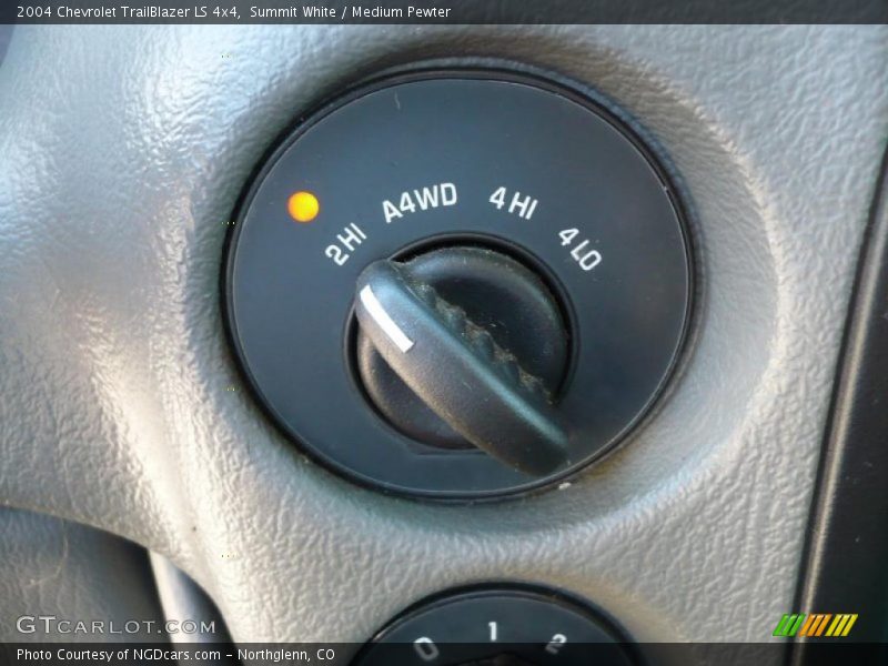Summit White / Medium Pewter 2004 Chevrolet TrailBlazer LS 4x4