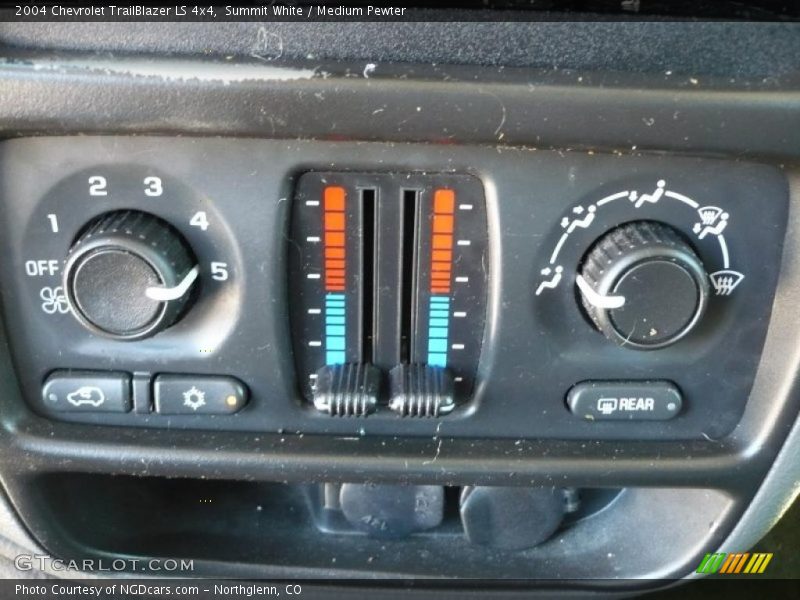 Summit White / Medium Pewter 2004 Chevrolet TrailBlazer LS 4x4
