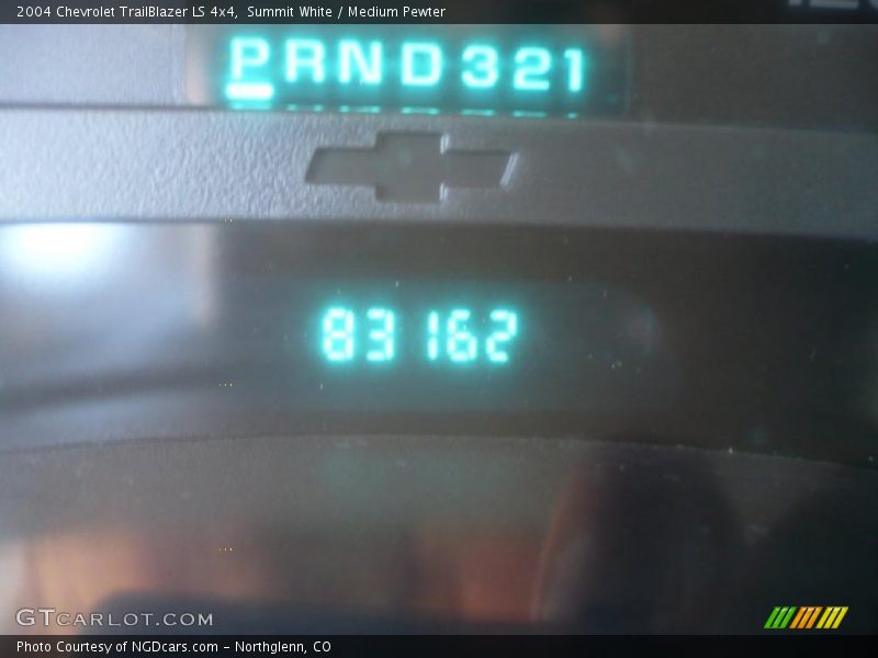 Summit White / Medium Pewter 2004 Chevrolet TrailBlazer LS 4x4
