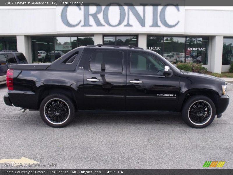 Black / Ebony 2007 Chevrolet Avalanche LTZ