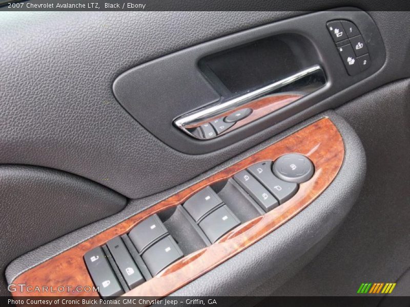 Black / Ebony 2007 Chevrolet Avalanche LTZ