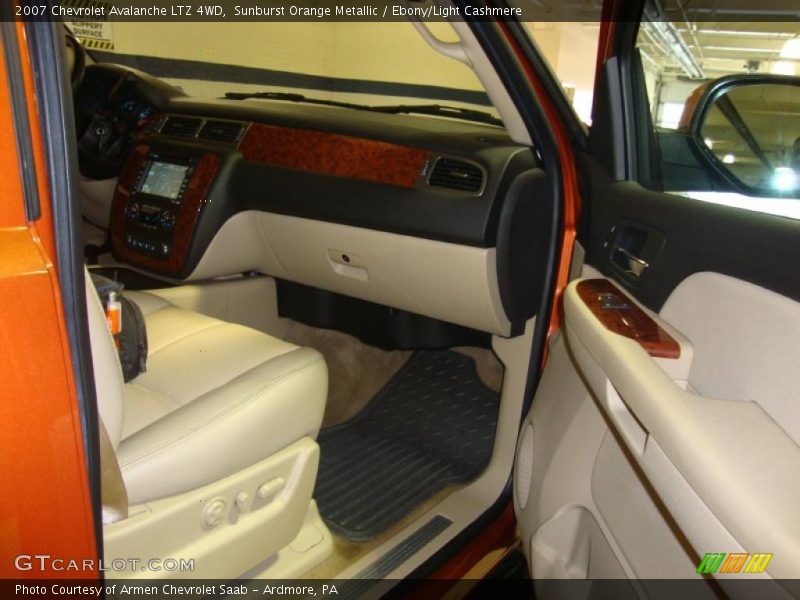 Sunburst Orange Metallic / Ebony/Light Cashmere 2007 Chevrolet Avalanche LTZ 4WD