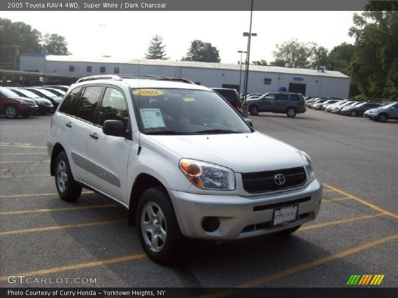 Super White / Dark Charcoal 2005 Toyota RAV4 4WD