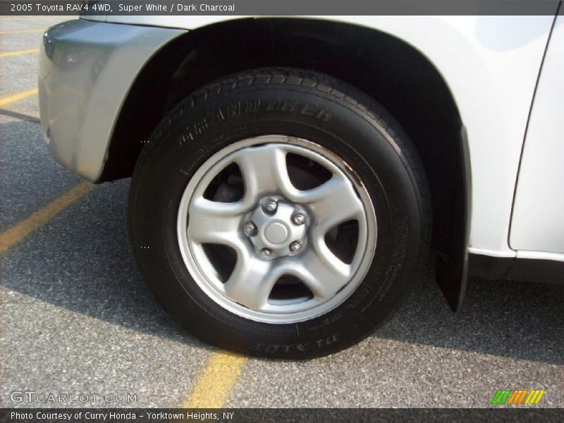 Super White / Dark Charcoal 2005 Toyota RAV4 4WD