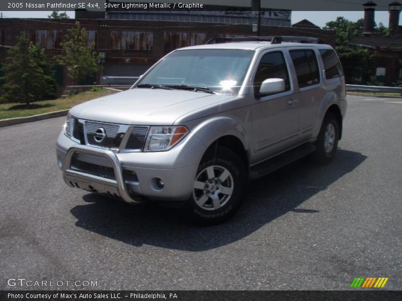 Silver Lightning Metallic / Graphite 2005 Nissan Pathfinder SE 4x4