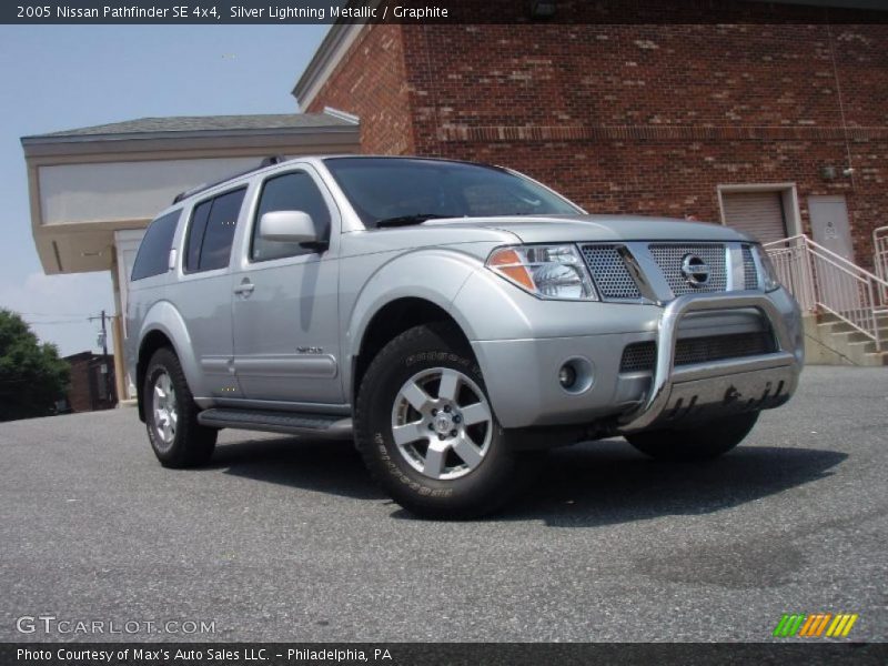 Silver Lightning Metallic / Graphite 2005 Nissan Pathfinder SE 4x4