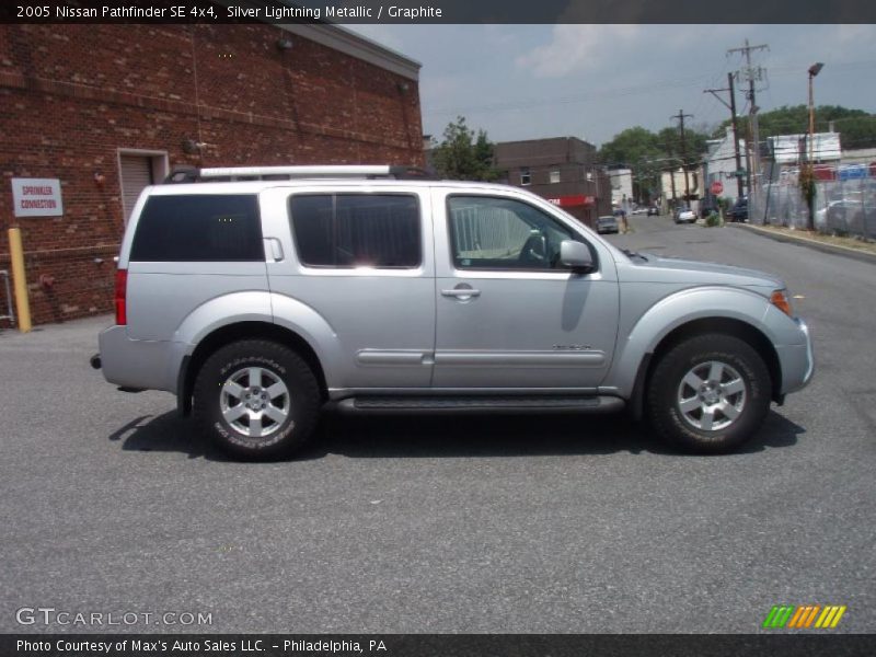 Silver Lightning Metallic / Graphite 2005 Nissan Pathfinder SE 4x4