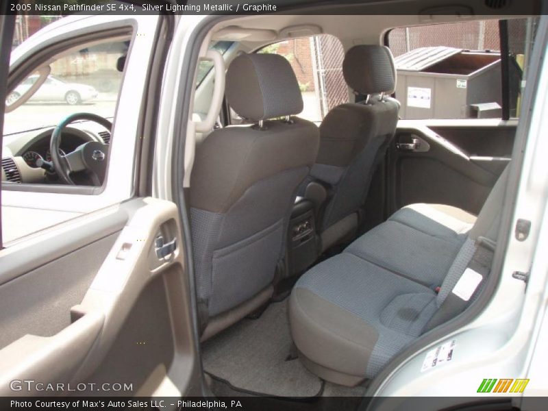Silver Lightning Metallic / Graphite 2005 Nissan Pathfinder SE 4x4
