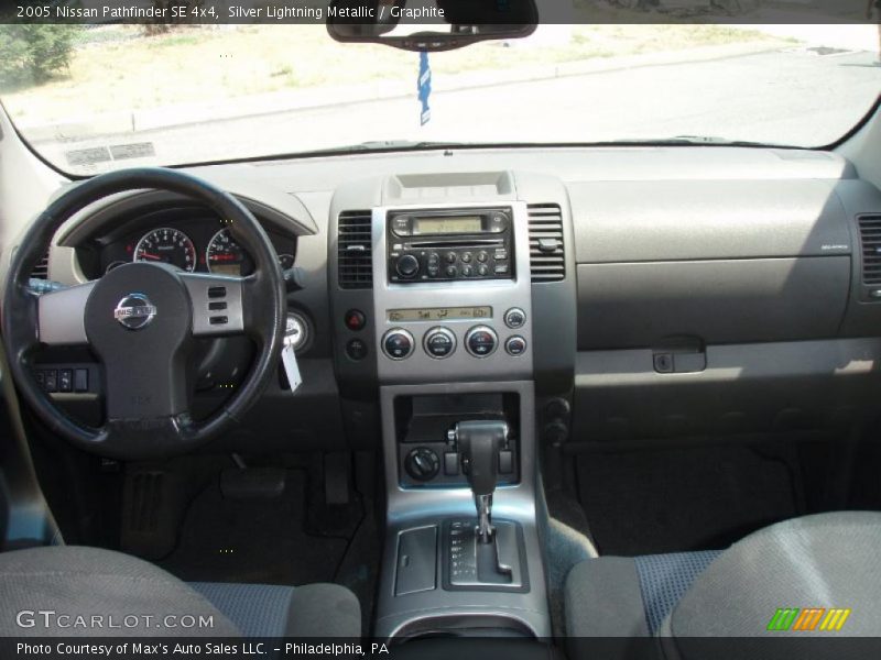 Silver Lightning Metallic / Graphite 2005 Nissan Pathfinder SE 4x4