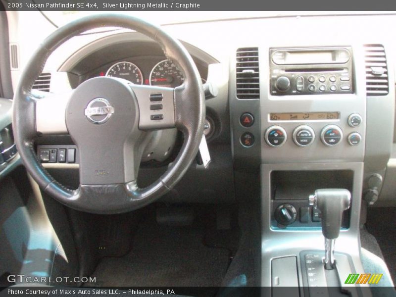 Silver Lightning Metallic / Graphite 2005 Nissan Pathfinder SE 4x4