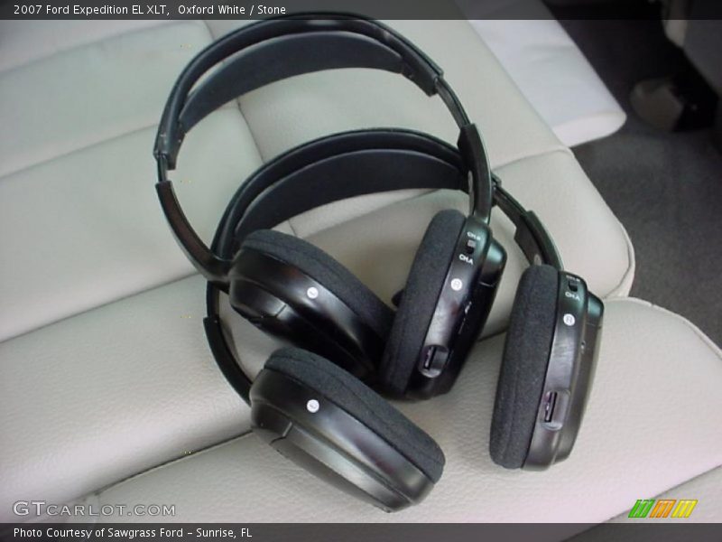 Oxford White / Stone 2007 Ford Expedition EL XLT