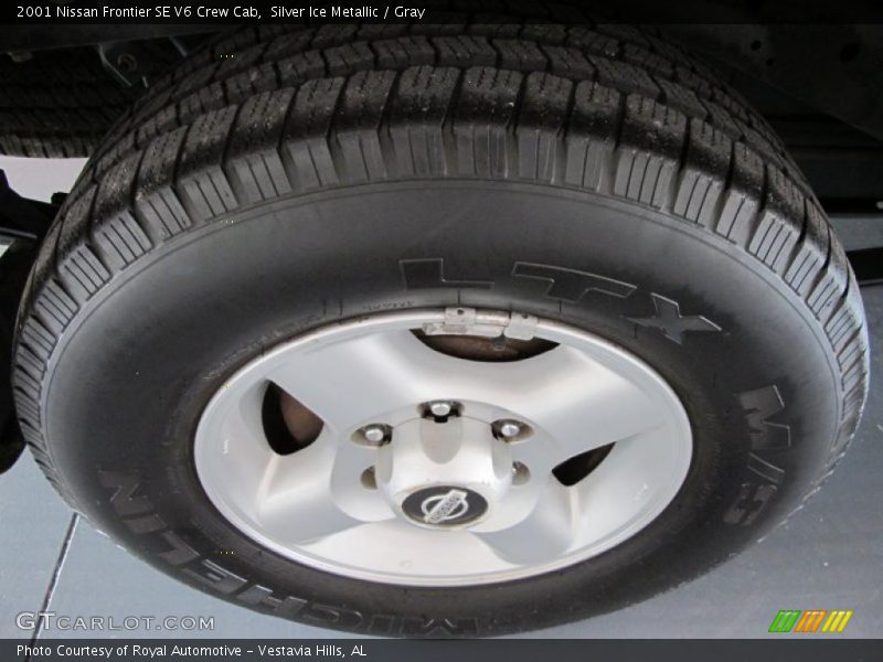 Silver Ice Metallic / Gray 2001 Nissan Frontier SE V6 Crew Cab