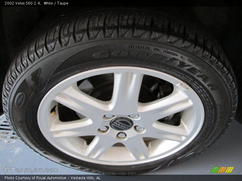 White / Taupe 2002 Volvo S60 2.4