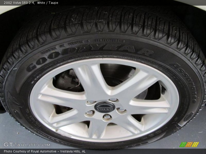 White / Taupe 2002 Volvo S60 2.4