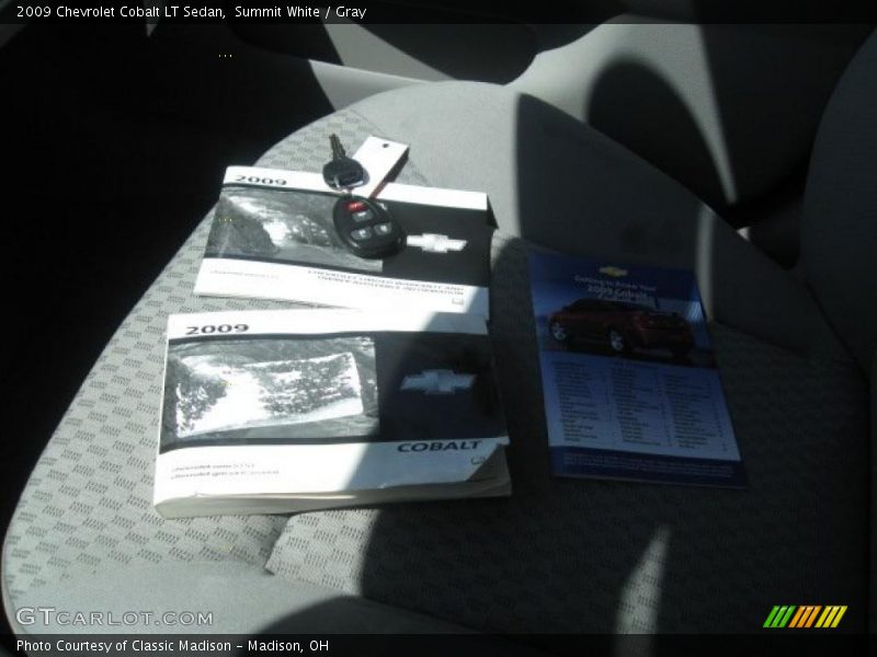Summit White / Gray 2009 Chevrolet Cobalt LT Sedan