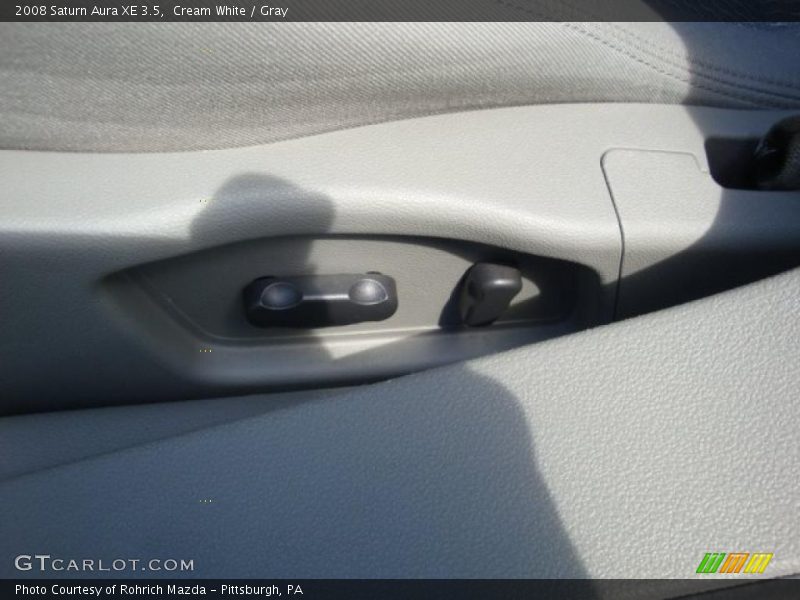 Cream White / Gray 2008 Saturn Aura XE 3.5