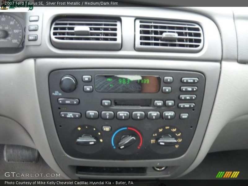 Silver Frost Metallic / Medium/Dark Flint 2007 Ford Taurus SE
