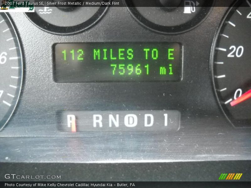 Silver Frost Metallic / Medium/Dark Flint 2007 Ford Taurus SE