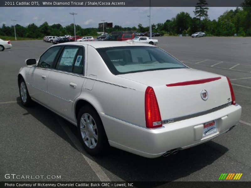 White Diamond Tricoat / Shale/Cocoa Accents 2011 Cadillac DTS