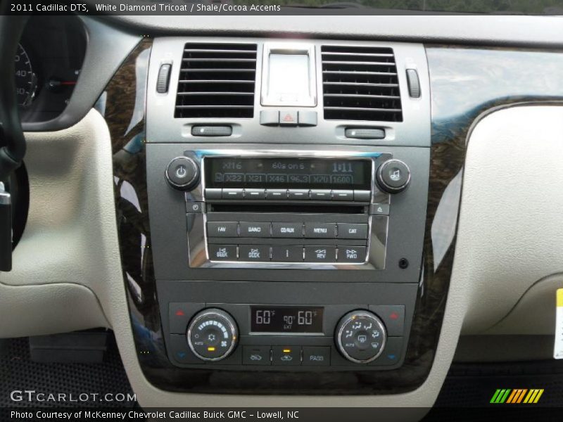 White Diamond Tricoat / Shale/Cocoa Accents 2011 Cadillac DTS
