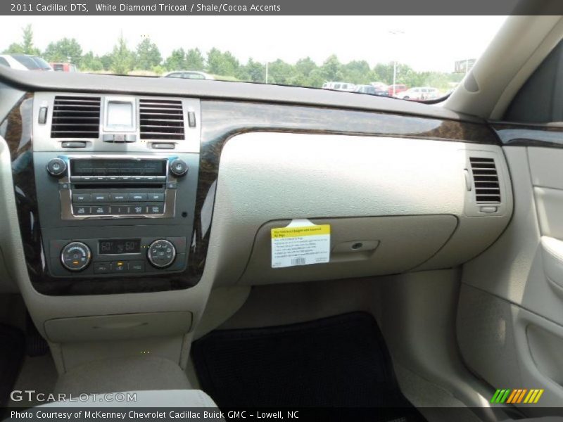 White Diamond Tricoat / Shale/Cocoa Accents 2011 Cadillac DTS