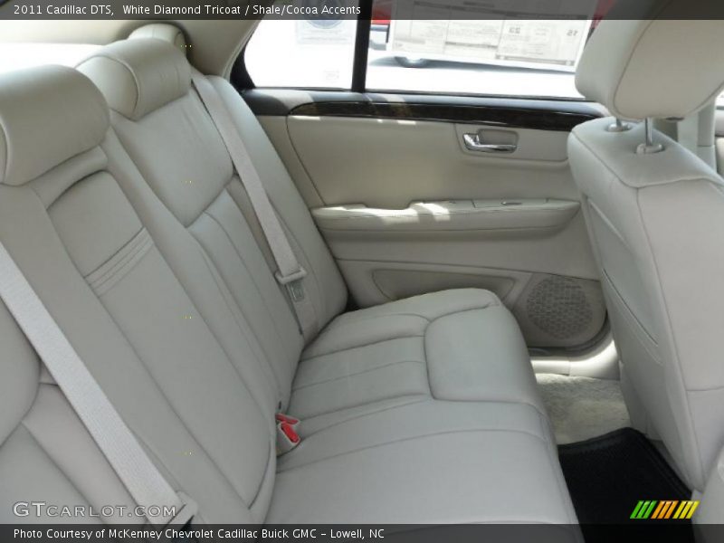 White Diamond Tricoat / Shale/Cocoa Accents 2011 Cadillac DTS
