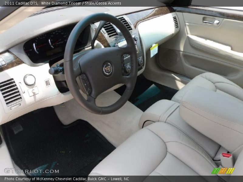 White Diamond Tricoat / Shale/Cocoa Accents 2011 Cadillac DTS