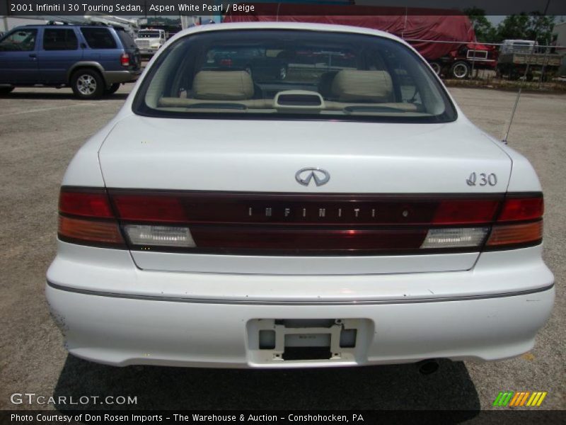 Aspen White Pearl / Beige 2001 Infiniti I 30 Touring Sedan
