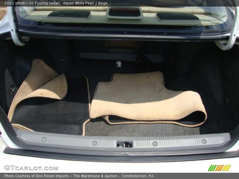 Aspen White Pearl / Beige 2001 Infiniti I 30 Touring Sedan