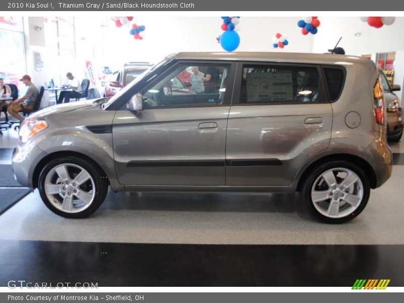 Titanium Gray / Sand/Black Houndstooth Cloth 2010 Kia Soul !
