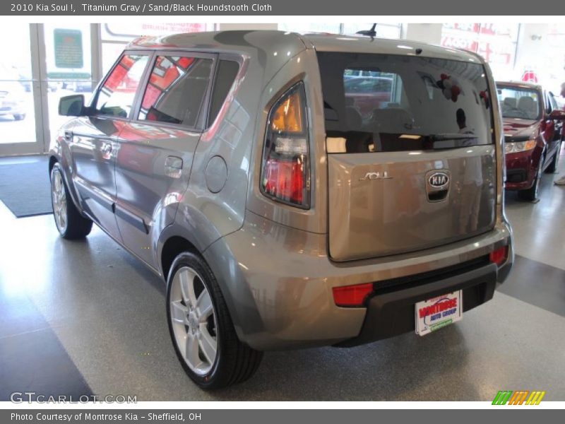 Titanium Gray / Sand/Black Houndstooth Cloth 2010 Kia Soul !