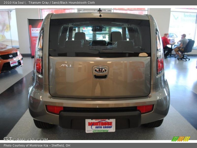 Titanium Gray / Sand/Black Houndstooth Cloth 2010 Kia Soul !