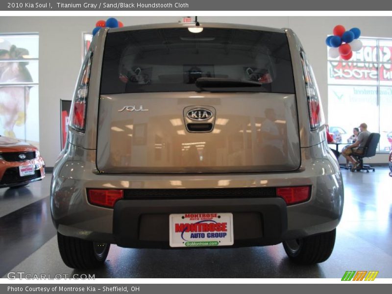 Titanium Gray / Sand/Black Houndstooth Cloth 2010 Kia Soul !