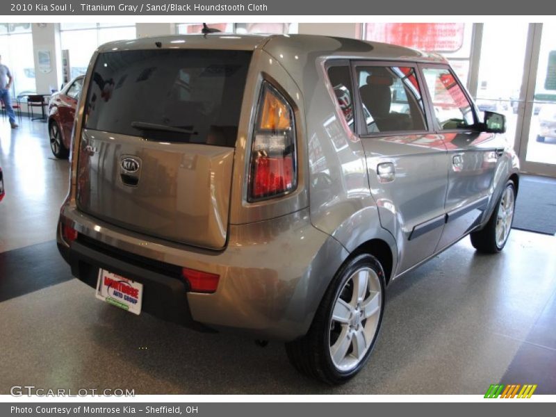 Titanium Gray / Sand/Black Houndstooth Cloth 2010 Kia Soul !