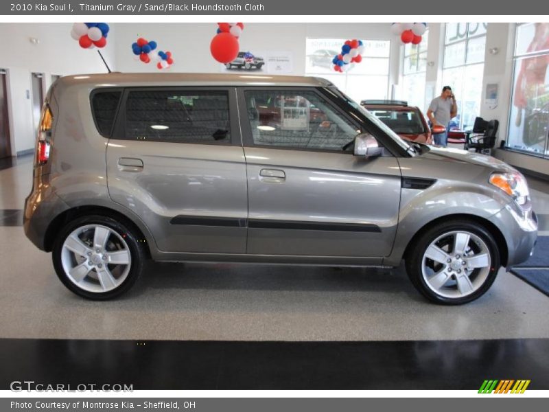 Titanium Gray / Sand/Black Houndstooth Cloth 2010 Kia Soul !