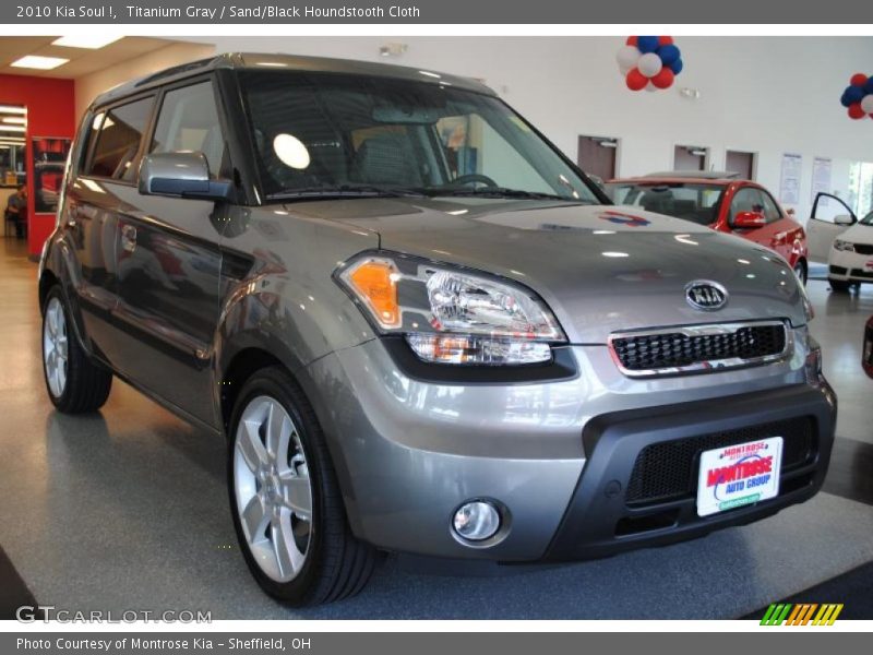 Titanium Gray / Sand/Black Houndstooth Cloth 2010 Kia Soul !