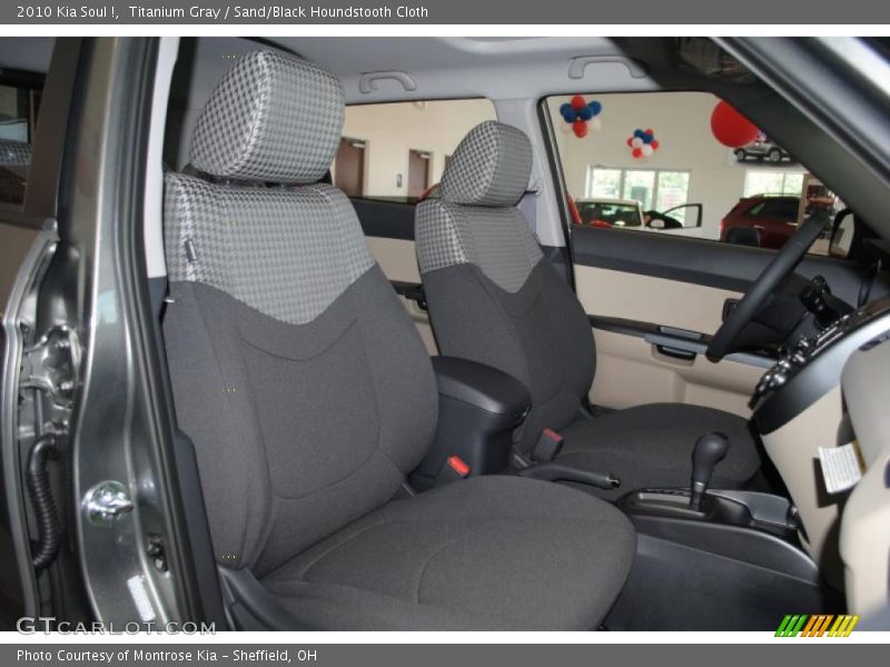 Titanium Gray / Sand/Black Houndstooth Cloth 2010 Kia Soul !