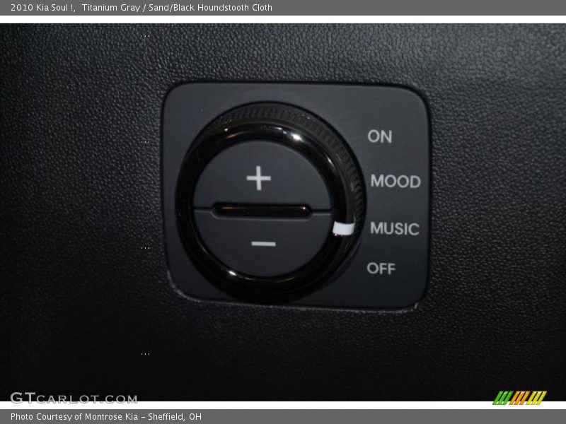 Titanium Gray / Sand/Black Houndstooth Cloth 2010 Kia Soul !