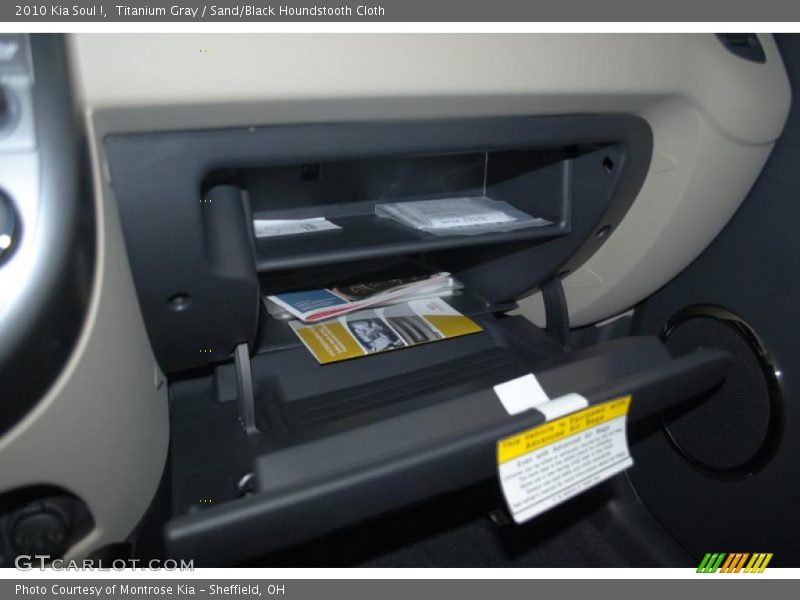 Titanium Gray / Sand/Black Houndstooth Cloth 2010 Kia Soul !