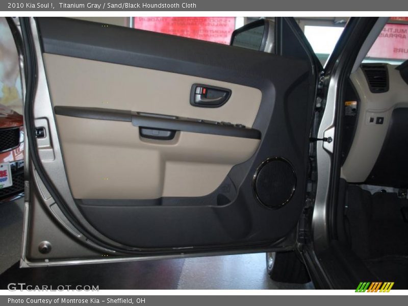Titanium Gray / Sand/Black Houndstooth Cloth 2010 Kia Soul !