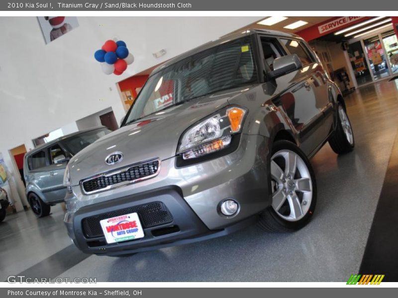 Titanium Gray / Sand/Black Houndstooth Cloth 2010 Kia Soul !