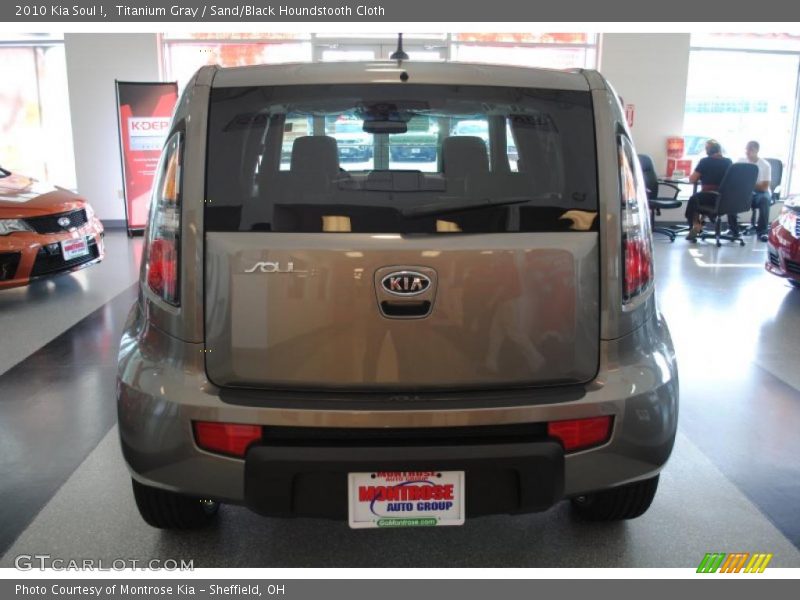 Titanium Gray / Sand/Black Houndstooth Cloth 2010 Kia Soul !