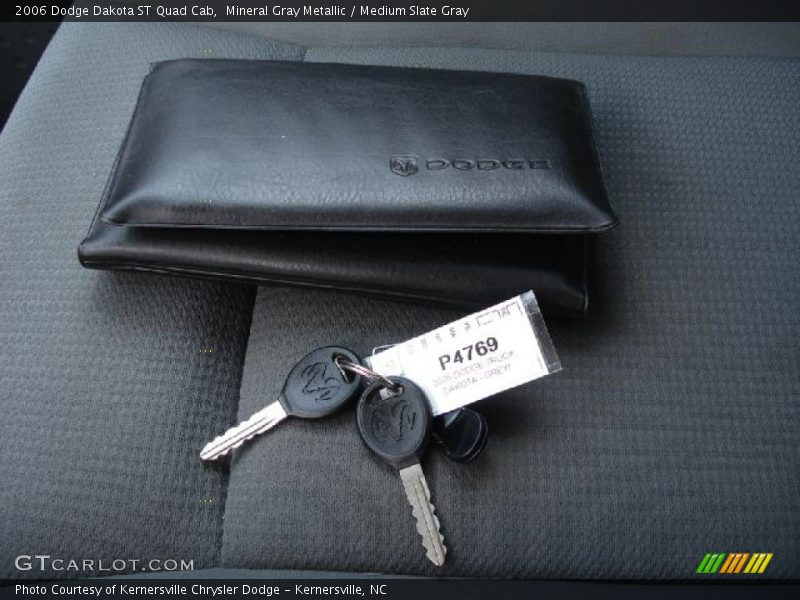 Mineral Gray Metallic / Medium Slate Gray 2006 Dodge Dakota ST Quad Cab