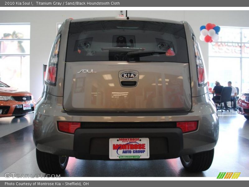 Titanium Gray / Sand/Black Houndstooth Cloth 2010 Kia Soul !