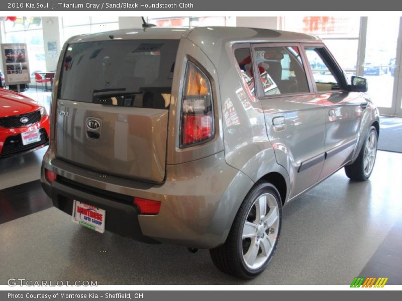 Titanium Gray / Sand/Black Houndstooth Cloth 2010 Kia Soul !