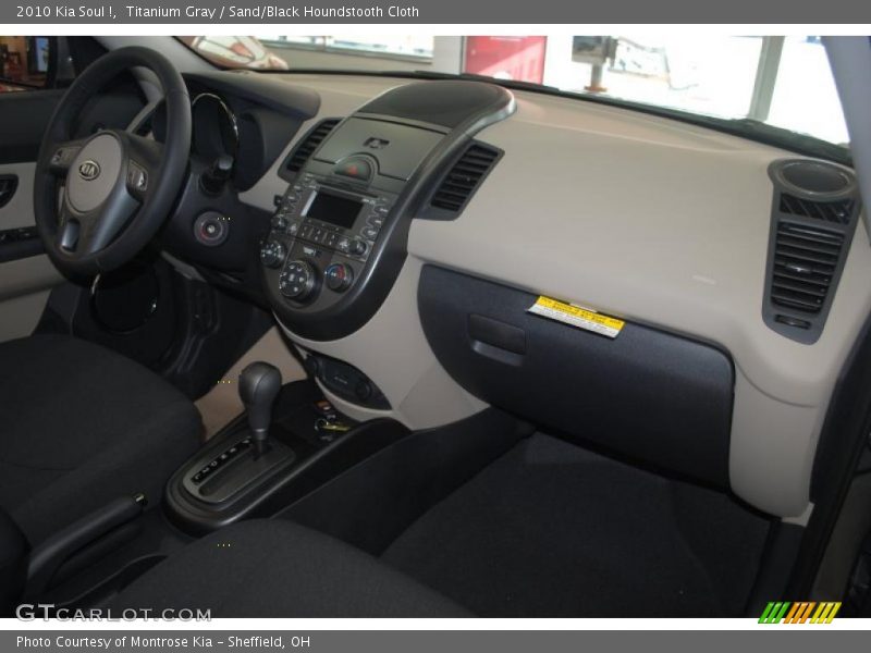 Titanium Gray / Sand/Black Houndstooth Cloth 2010 Kia Soul !