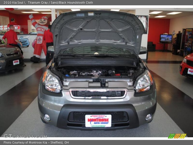 Titanium Gray / Sand/Black Houndstooth Cloth 2010 Kia Soul !