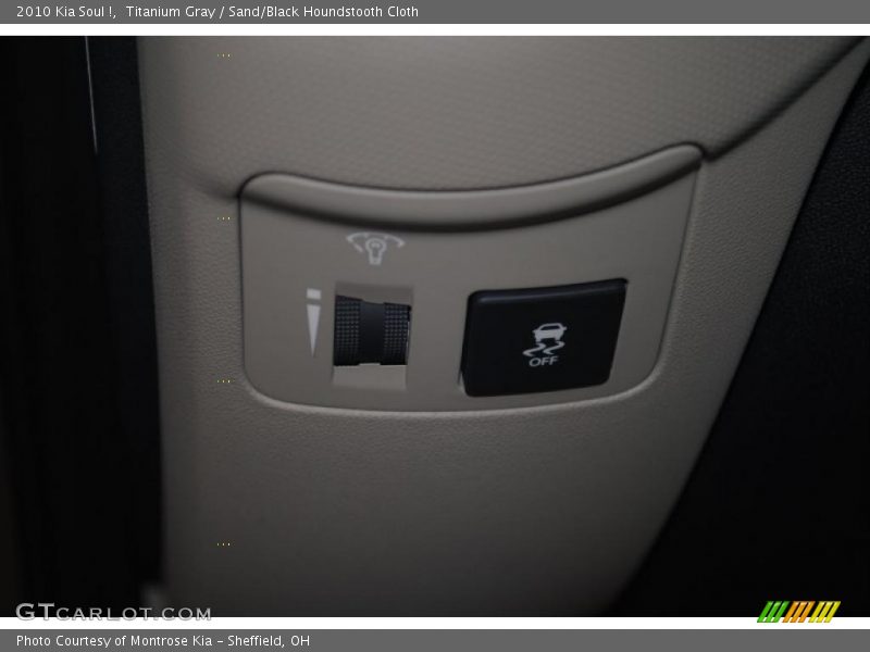 Titanium Gray / Sand/Black Houndstooth Cloth 2010 Kia Soul !