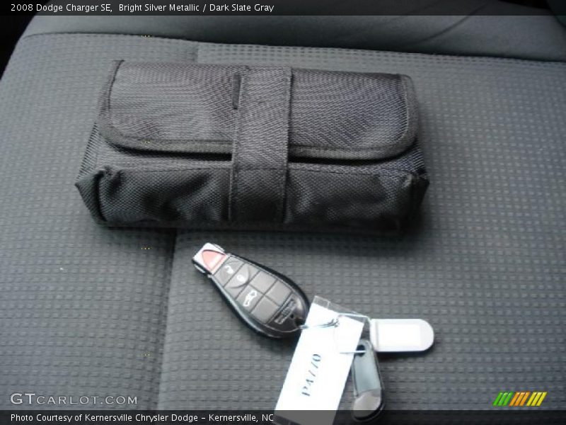 Bright Silver Metallic / Dark Slate Gray 2008 Dodge Charger SE