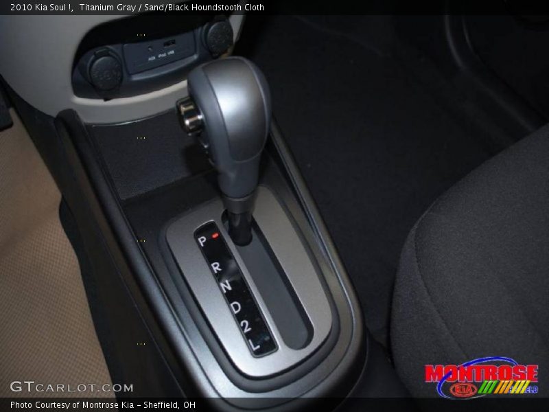 Titanium Gray / Sand/Black Houndstooth Cloth 2010 Kia Soul !